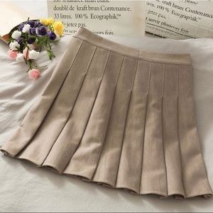 Beige pleated skirt NWT